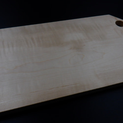 カッティングボード ◎樹種 カーリーメープル ◎仕上げ 自然塗料　木製 木 一枚板 丸 パン メープル 1枚目の画像