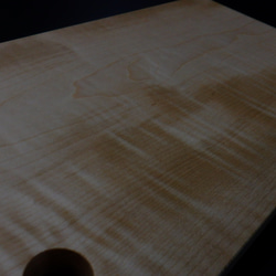 カッティングボード ◎樹種 カーリーメープル ◎仕上げ 自然塗料　木製 木 一枚板 丸 パン メープル 4枚目の画像