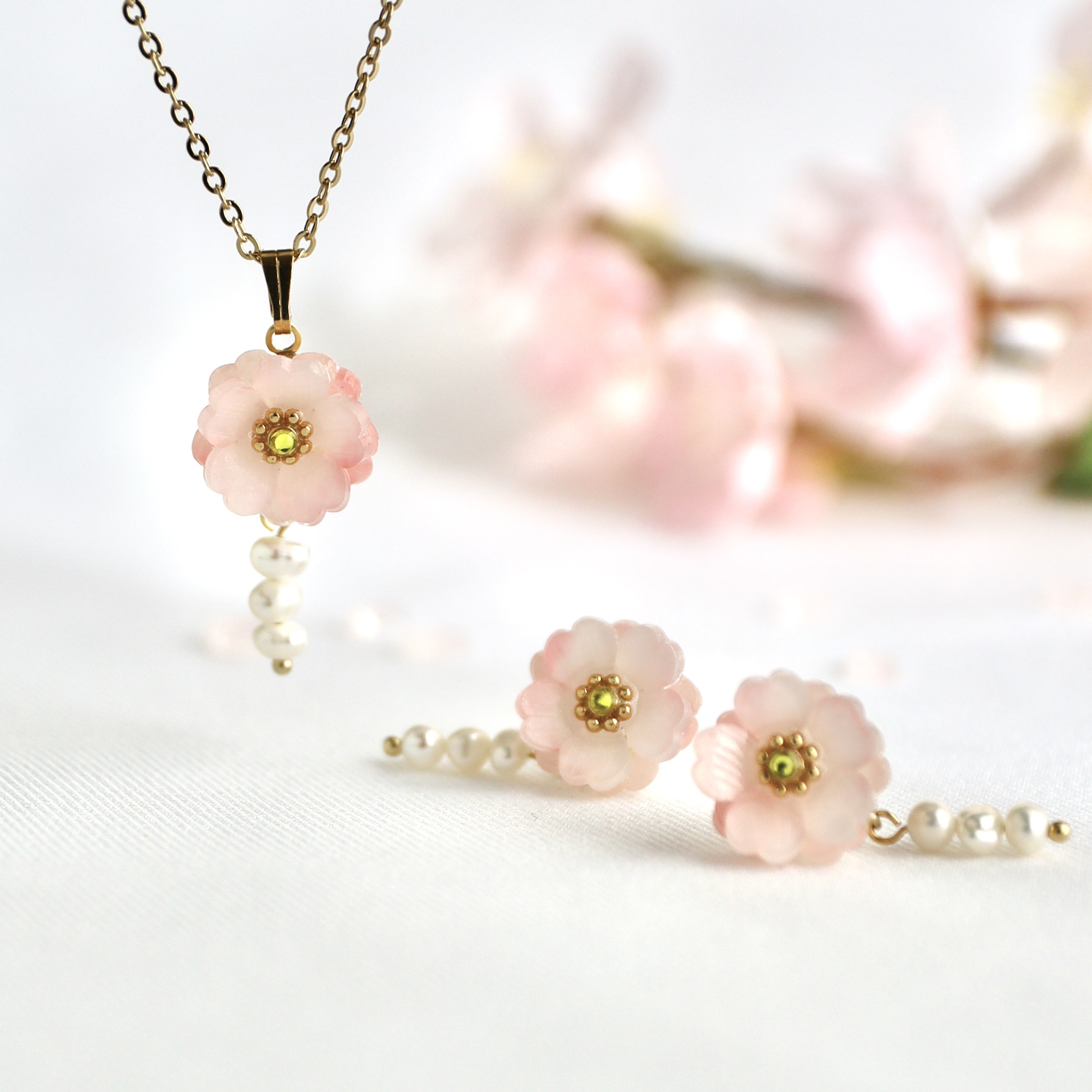 Creema限定　桜と淡水パールのネックレスピアス/イヤリングセット