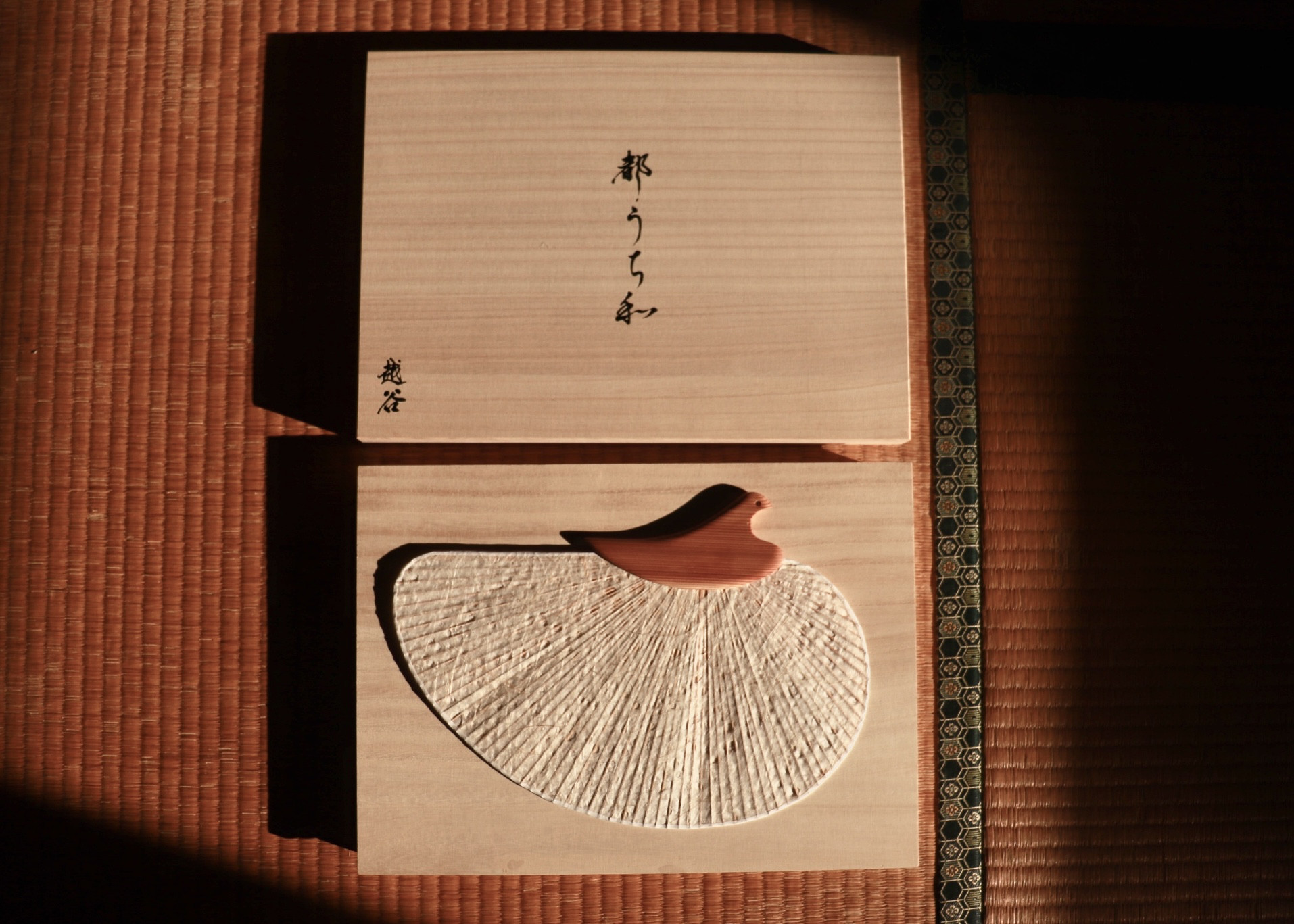 江戸仕立て都うちわ千鳥型【一越紙(群馬県)】Edo-style plover