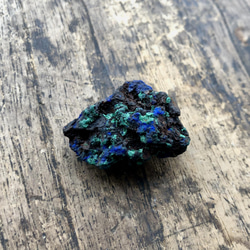 【一点もの】 アズライト 鉱物原石ブローチ 天然石 ハンドメイド アクセサリー (No.2315) 1枚目の画像