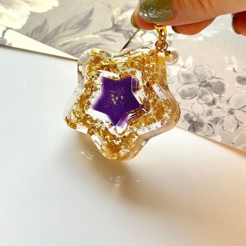 金箔ぎっしり✲金色と紫の星型キーホルダー その他アクセサリー 金箔ぎっしり✲金色と紫の星型キーホルダー その他アクセサリー
