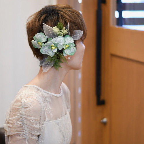 受注制作20日】ヘアパーツ 幸せ舞う、胡蝶蘭（ライムグリーン