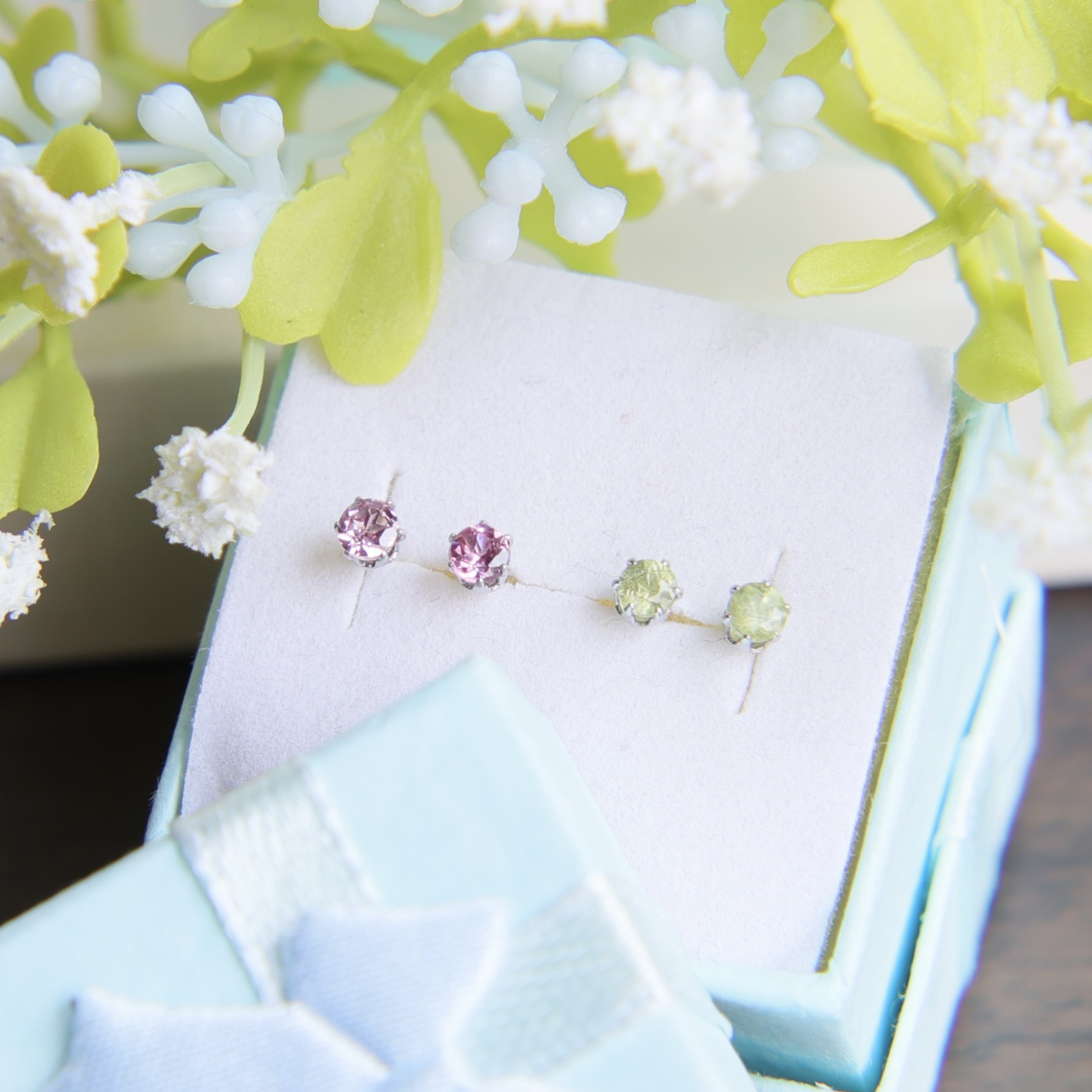 春色　希少ガーネット　マラヤガーネット　デマントイドガーネット　一粒ピアスセット