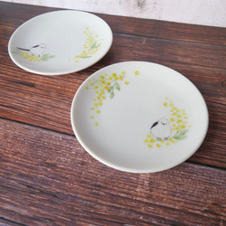 シマエナガとミモザの小皿 　２枚セット　手描きの器　 1枚目の画像
