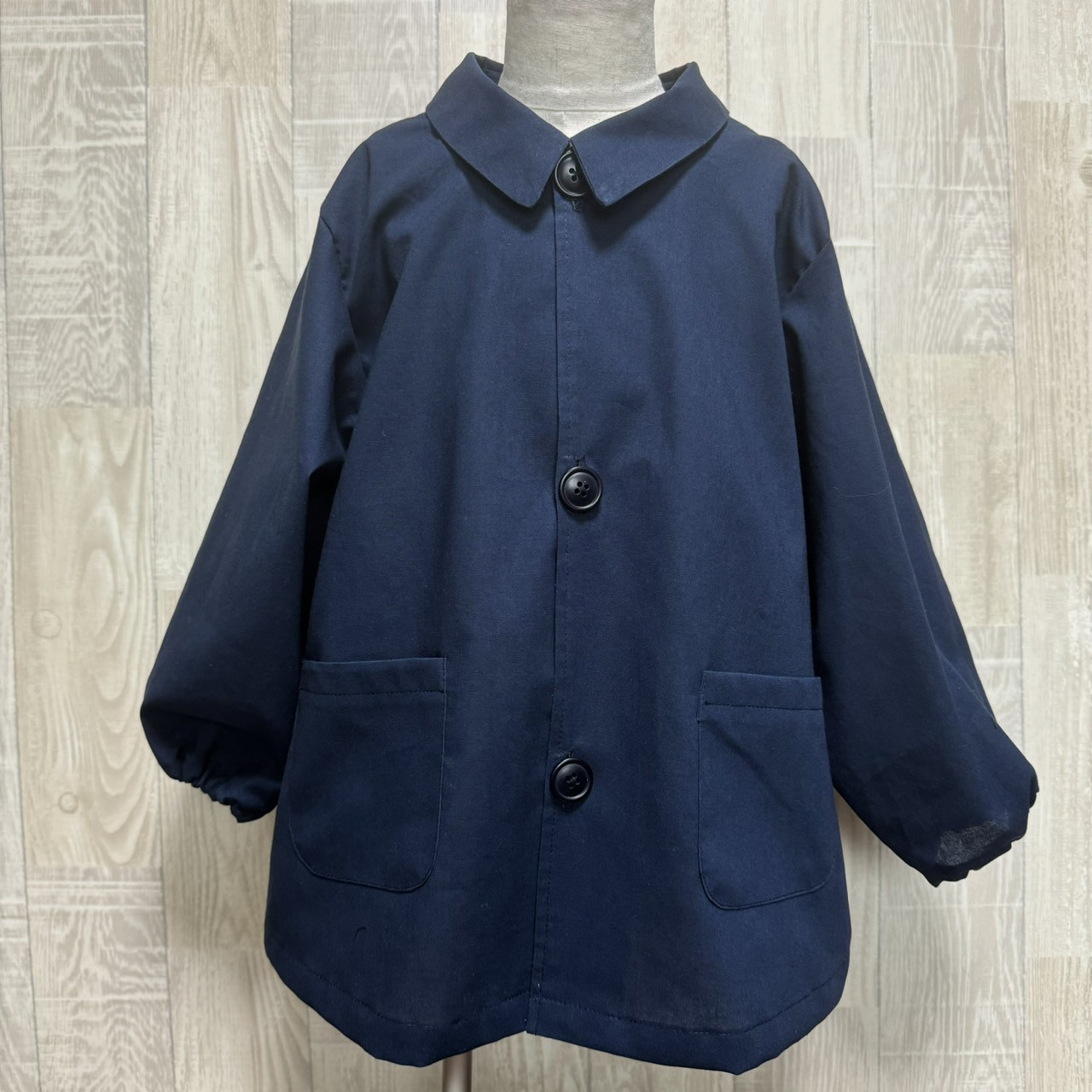 【80～160】ネイビー 紺 無地 シンプル 前ボタン 長袖スモック シャツ襟 黒ボタン 着丈延長可