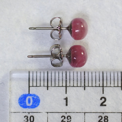 (1 件) 粉紅藍寶石耳環（6 毫米，鈦柱） 第5張的照片