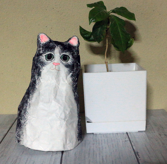 猫のランプシェード　ハチワレ 1枚目の画像