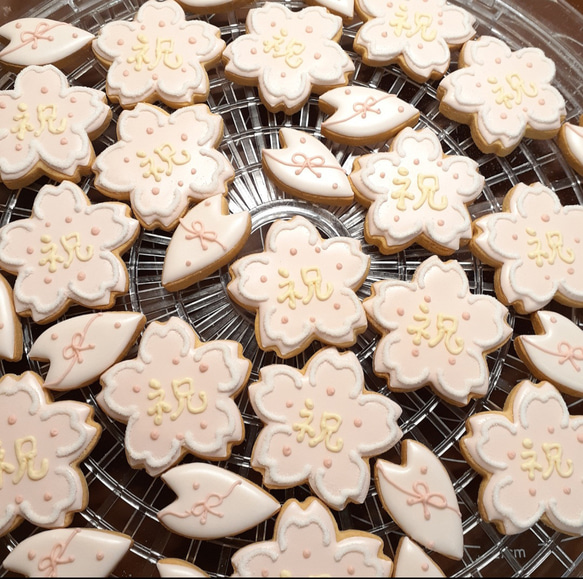 【卒業・入学 お祝いのプチギフトに♡】桜のお祝いアイシングクッキー 4枚目の画像