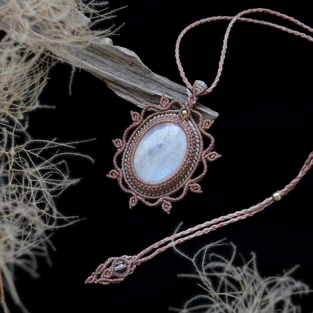 レインボームーンストーン天然石マクラメネックレスmac364エスニックアジアンエキゾチックな大振りアクセサリー