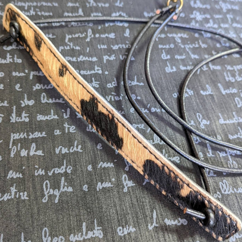 試作品＊カウ柄ハラコと本革丸紐のスマホショルダー ストラップ  