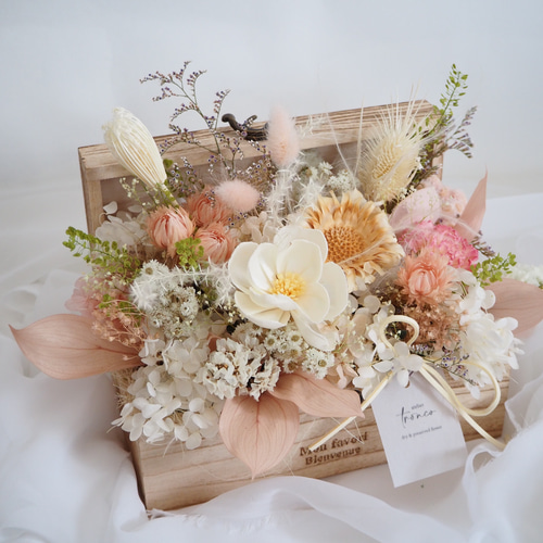 アンニュイ 桜カラーなドライフラワーアレンジ box arrangement