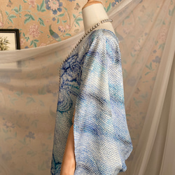 着物リメイク　総絞り　青色濃淡　花模様　ケープスリーブドレス　ハンドメイド 5枚目の画像