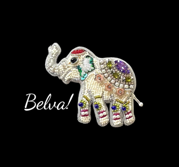 ビーズ刺繍のブローチ　-着飾った象　ホワイト- elephant 2枚目の画像