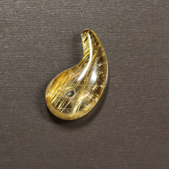 【黄金色の金針がカッコいい】一点物 ゴールドルチル 勾玉 Ｍｒ１２６ 力が宿る天然石 水晶のお守り効果 合格祈願 ギフト 11枚目の画像