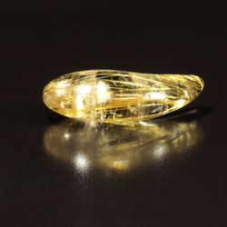 【黄金色の金針がカッコいい】一点物 ゴールドルチル 勾玉 Ｍｒ１２６ 力が宿る天然石 水晶のお守り効果 合格祈願 ギフト 15枚目の画像