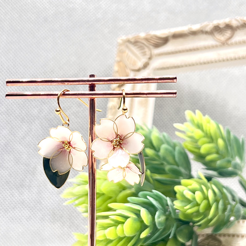 PIN-UP ゆでタマゴ＆チューリップ 原画フレーム付き Spring set- 鈴蘭・チューリップ・桜 ピアス（フック・チェーン