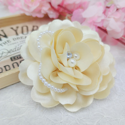 コサージュ ブローチ カメリア ハンドメイド 卒業 結婚式 花 ベージュ