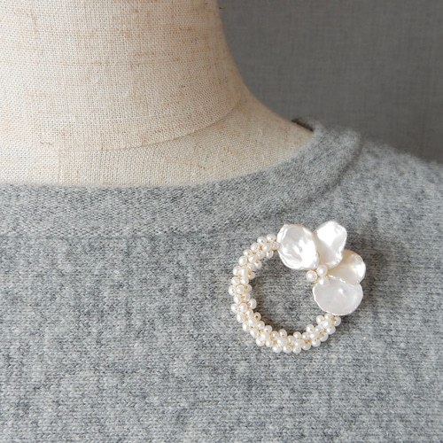 ラスト1点!!】ブローチ人気No.1〖花びら〗淡水パールリースブローチ 