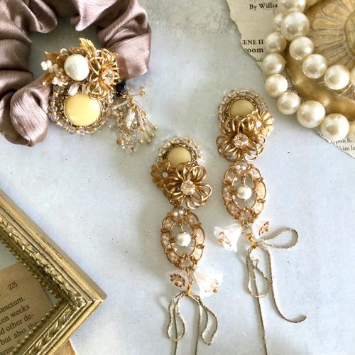 アンティークボタン＆真鍮フラワーのシュシュ/ブレスレット その他ヘア