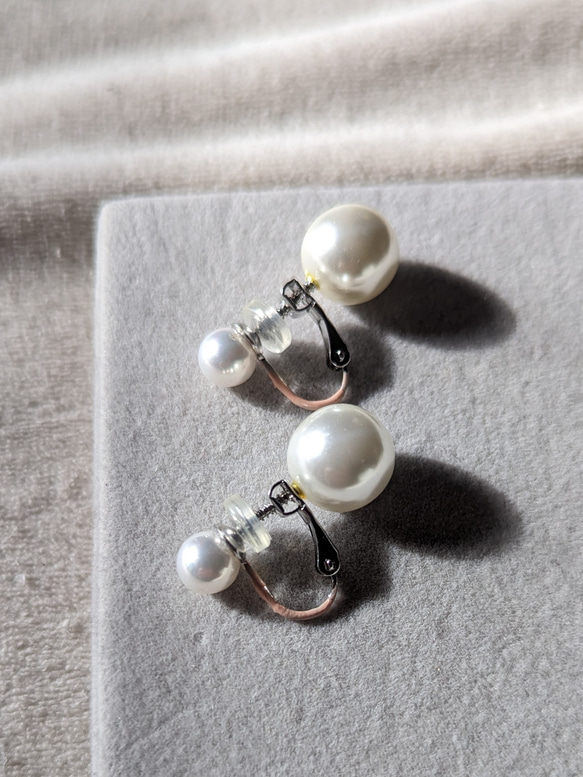 「ＳＵＺＵＮＥ」W pearl earrings. 1枚目の画像