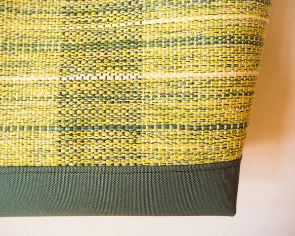 春色ツイード調手織り布の横長トート（ミモザ） 4枚目の画像
