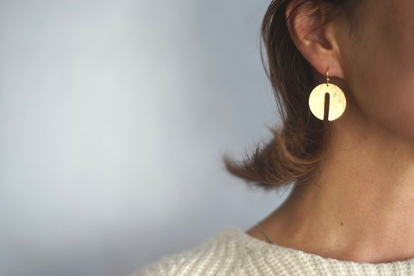 〝日影〟真鍮アクセサリー 5枚目の画像