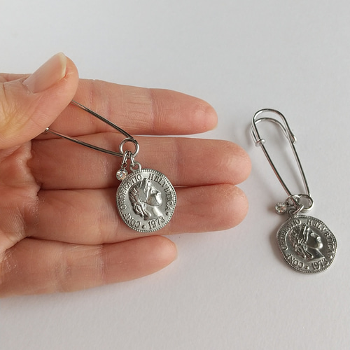 上品×シンプル×モダンなコインチャームのストール ブローチ ショール