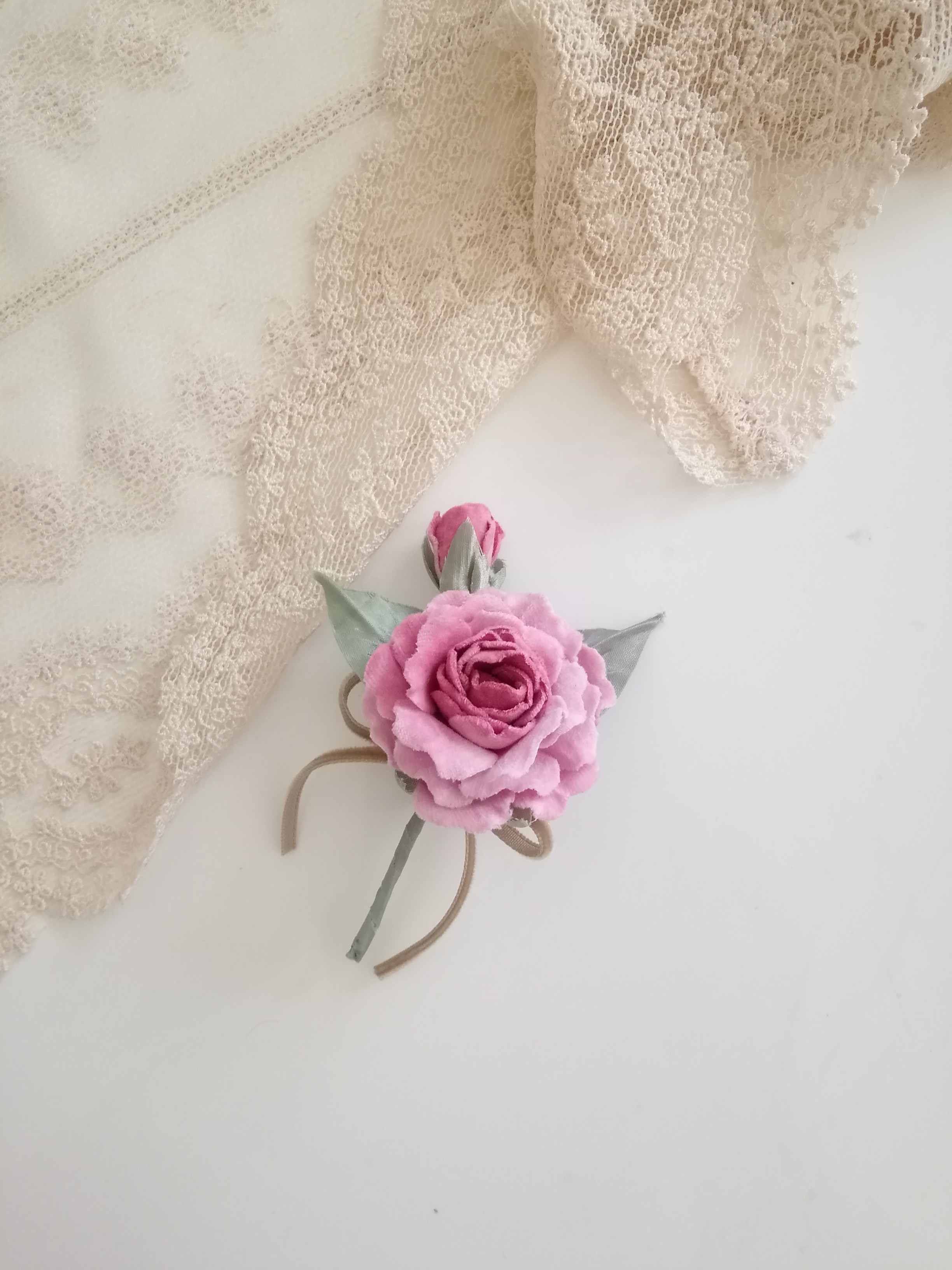 染め布花＊蕾つき薔薇のコサージュ♪ コサージュ ｱﾄﾘｴ flower