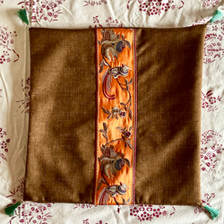 刺繍ブレードのクッションカバー（ザクロと鳥） 3枚目の画像