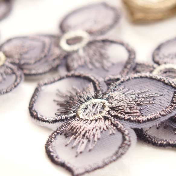 ☆送料込み☆16枚【 刺繍ラメレース　フラワー　”ブラック系” ／ 2色×2サイズ×各4枚 】Nca2209060352 2枚目の画像