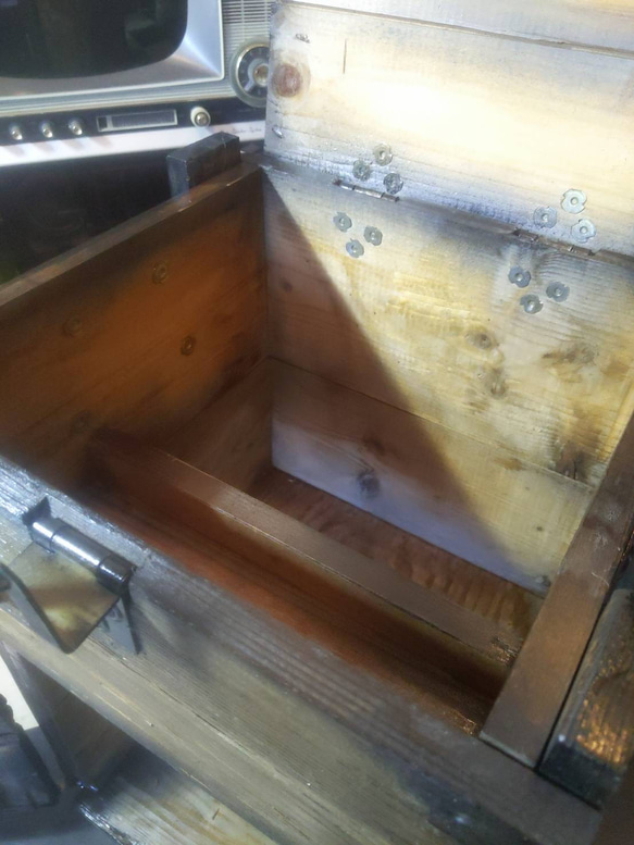 アメリカンヴィンテージ  木箱 キャビネットテーブル  作業台 サイドテーブル  #ガレージテーブル  #ツールボックス 4枚目の画像