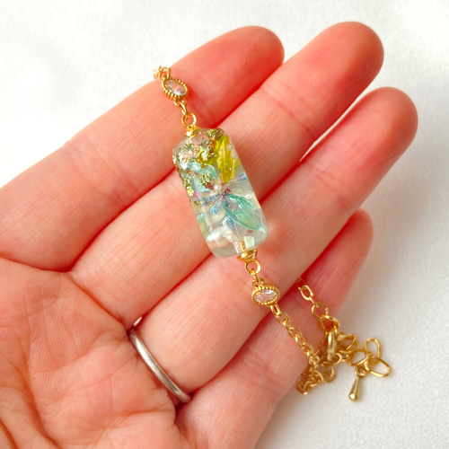 レジンブレスレット　お花　ヌーディ　ベージュアジャスター付き レジンブレスレットお花ヌーディベージュアジャスター付き