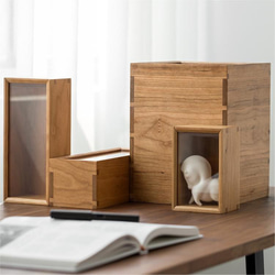簡約設計木質配件收納胡桃木木製展示櫃壓克力盒人物盒 第2張的照片