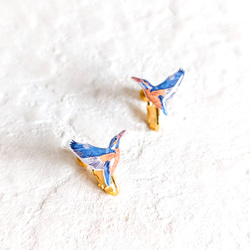 極小羽ばたきカワセミの樹脂ピアス/イヤリング　野鳥 5枚目の画像