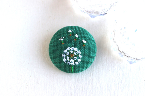 たんぽぽ＊手刺繍のブローチ【M】Green ブローチ chai&stroll 通販