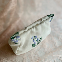 春　すずらん刺繍❤️ナチュラル綿ガーゼ❤️可愛いバネ口ポーチ❤️ホワイト　ネイビー 13枚目の画像