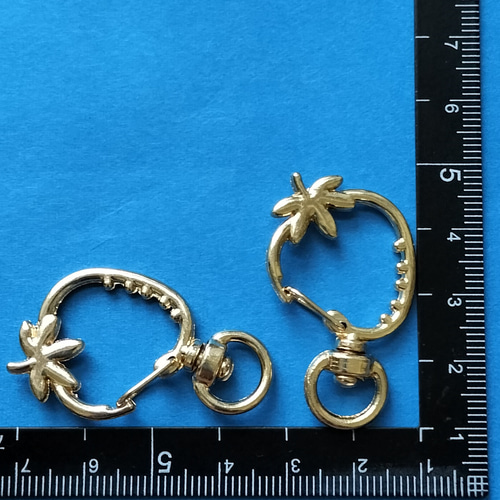 5個セット／種がかわいい！ぴかぴかゴールドの苺ナスカン・回転カン