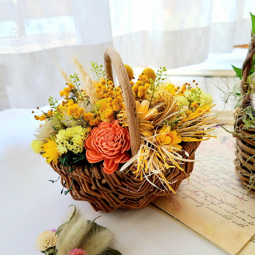 ミモザとローズのバスケット フラワーアレンジメント ドライフラワー