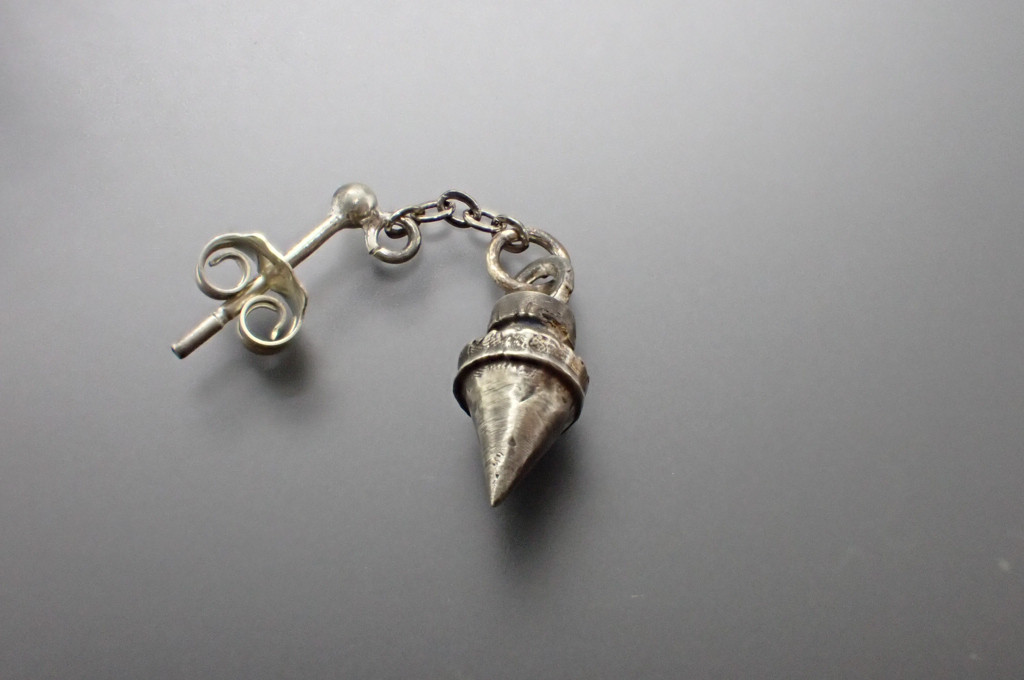 【ユニセクシャル・ピアス】シルバーピアス【暗殺者のピアス】（片耳）