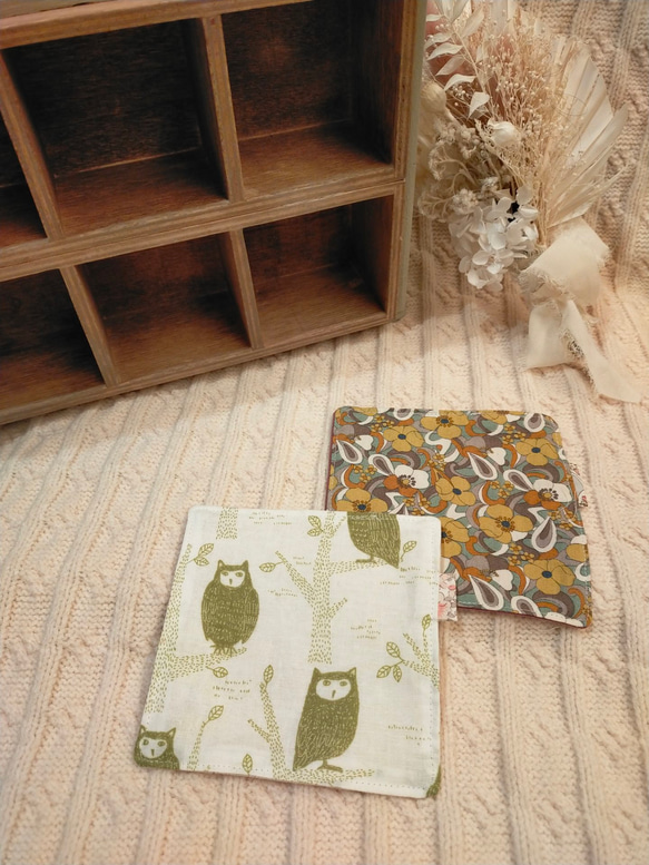 【初出品記念】白うさぎご飯と五目うさぎご飯の刺繍コースター２枚セット 2枚目の画像