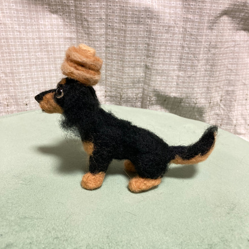 羊毛フェルト犬 ミニチュアダックスブラックタン
