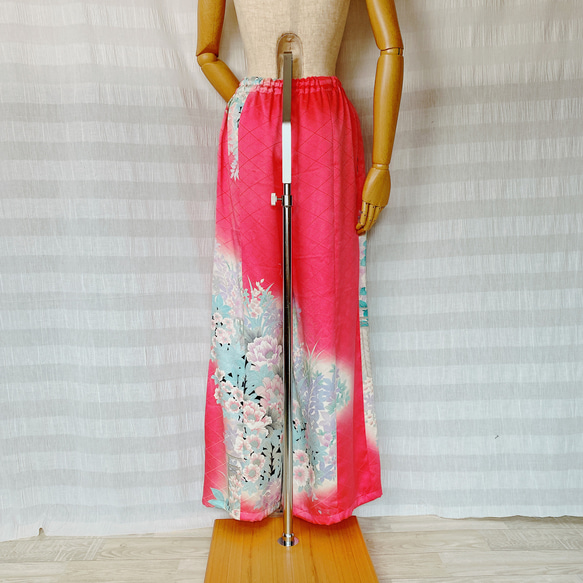 着物リメイク　ワイドパンツ/フリーサイズ、パラッツォパンツ、フレアパンツ　Mサイズ、ピンクのパンツ、花柄のパンツ 9枚目の画像
