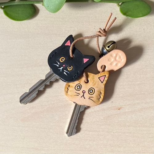 猫のキーカバー|手描きレザーアート•ヌメ革の手作りキーキャップ