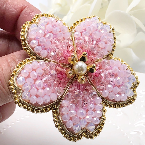 M.K.R.K⭐︎ 桜 ビーズ 刺繍 ブローチ ハンドメイドアクセサリー M.K.R.K⭐︎様専用 桜 ビーズ 刺繍 ブローチ ハンドメイド