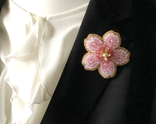 M.K.R.K⭐︎ 桜 ビーズ 刺繍 ブローチ ハンドメイドアクセサリー 桜風 ビーズ刺繍ブローチ - CAVI'S GALLERY | minne byGMOペパボ