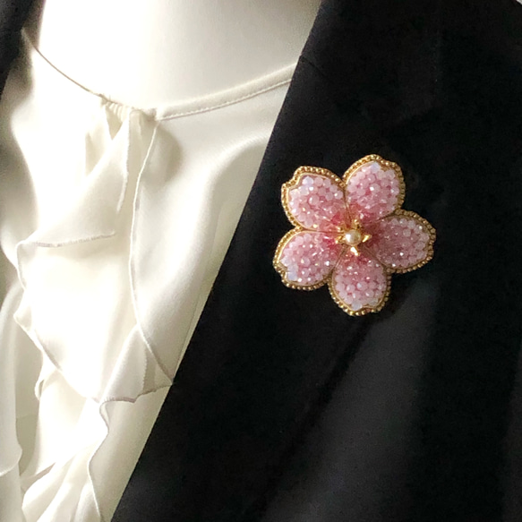 こり 桜 ビーズ 刺繍 ブローチ ハンドメイドアクセサリー 桜風 ビーズ刺繍ブローチ - CAVI'S GALLERY | minne byGMOペパボ