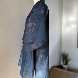 本場大島紬 着物リメイク 作務衣 商標有　艶やか花柄　和のお洒落上衣 3枚目の画像