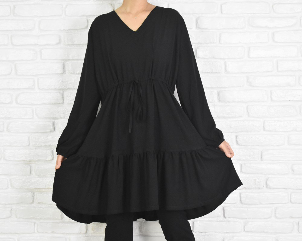 シンプルなVネックの大人のフリルチュニックワンピース　＜ブラック＞