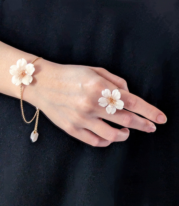 【受注制作】Everpink. 本物のお花　厳選花で仕上げる桜の揺れるブレスレット　スライドボール調整可　フリーサイズ 8枚目の画像